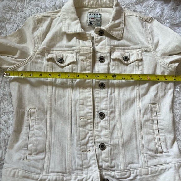 Woman white jacket - Picture 8 of 9